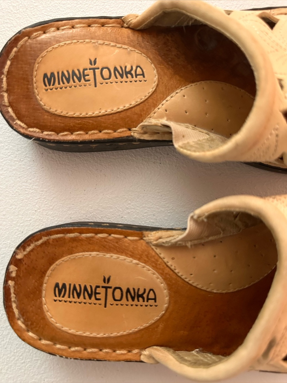 Minnetonka Tan Leather Slide Clogs